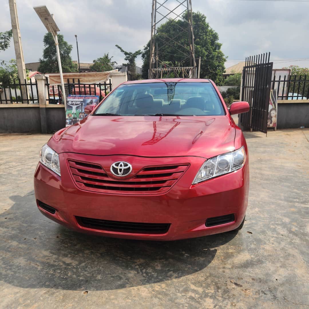 2009 Toyota Camry: Flawless & Fuel-Efficient