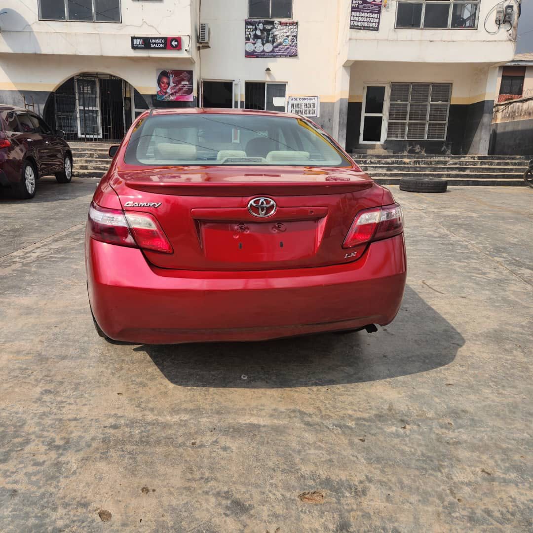 2009 Toyota Camry: Flawless & Fuel-Efficient