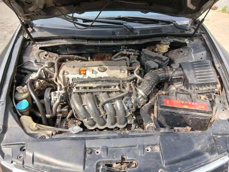 Reliable Honda Accord: Fuel-Efficient & Ready to Drive