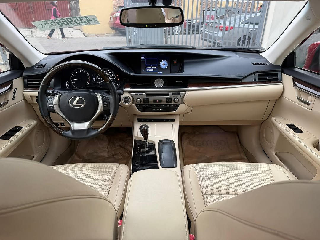 Luxury Lexus ES350: Loaded & Ready to Drive
