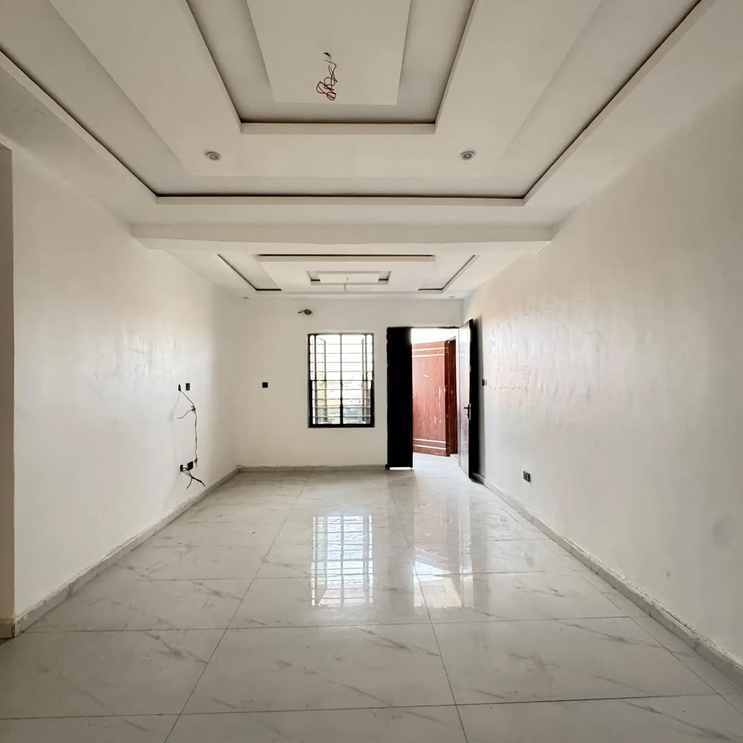 Spacious 2-Bed Ensuite Gem Before Chevron