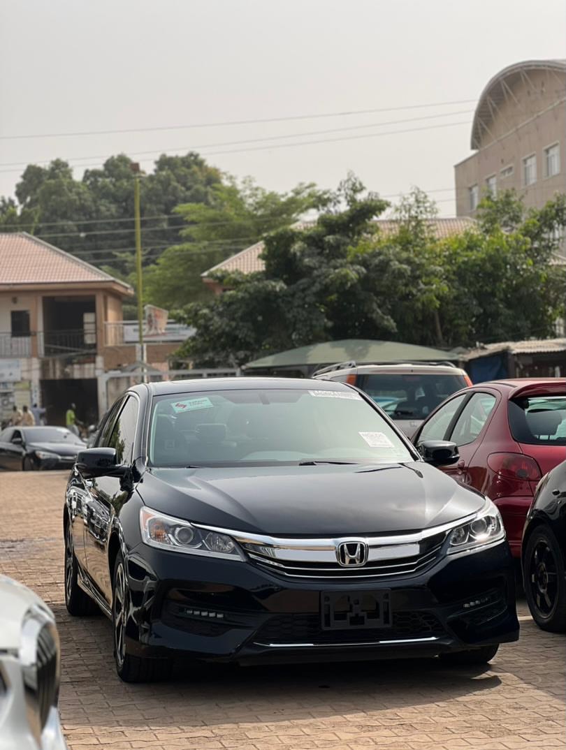 Luxury 2017 Honda Accord EX-L: Keyless & Duty-Paid