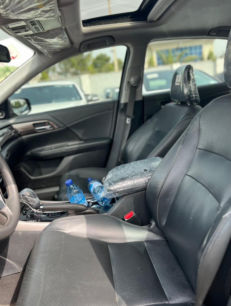 Luxury 2017 Honda Accord EX-L: Keyless & Duty-Paid