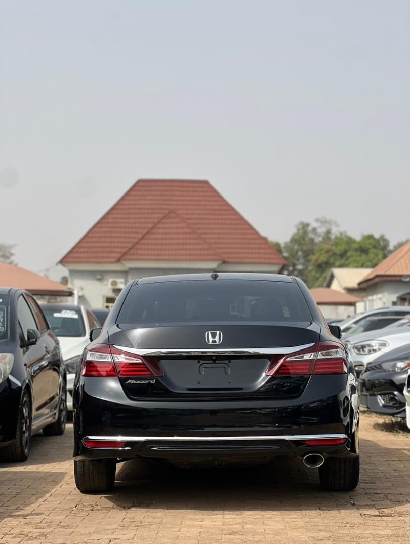 Luxury 2017 Honda Accord EX-L: Keyless & Duty-Paid