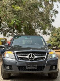 2009 Mercedes GLK350: Luxury SUV