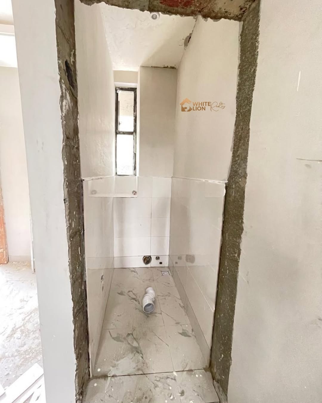 Lekki Phase 1 Gem: Spacious 2-Bed Maisonette with C of O