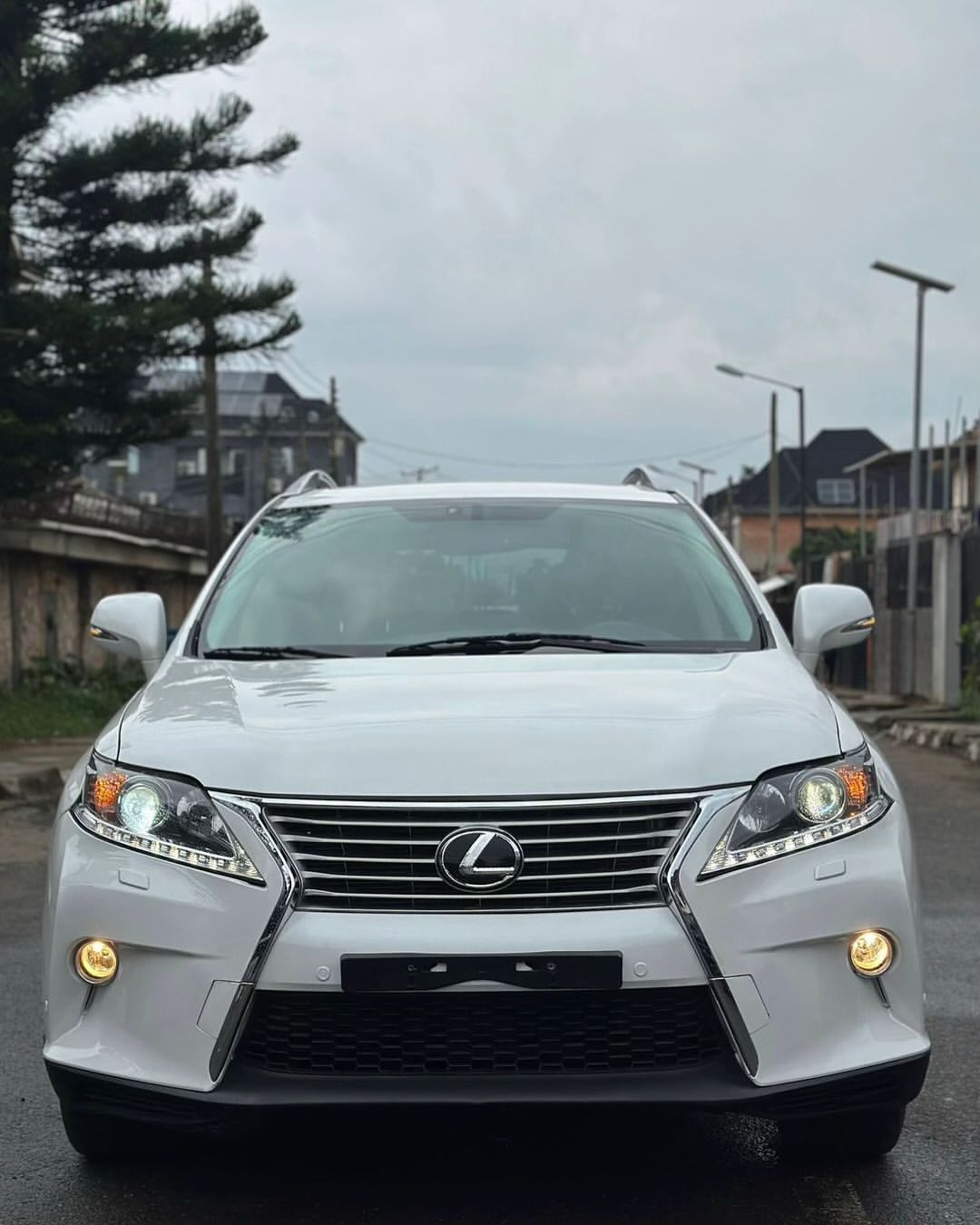 Luxury Tokunbo Lexus RX350: Power & Comfort