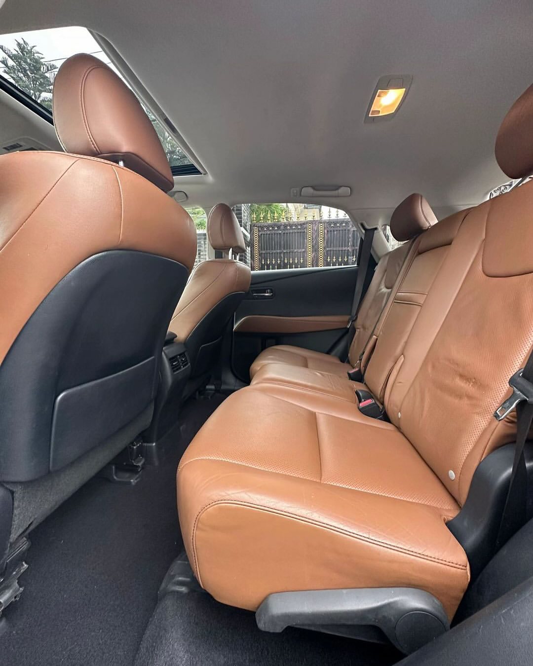 Luxury Tokunbo Lexus RX350: Power & Comfort