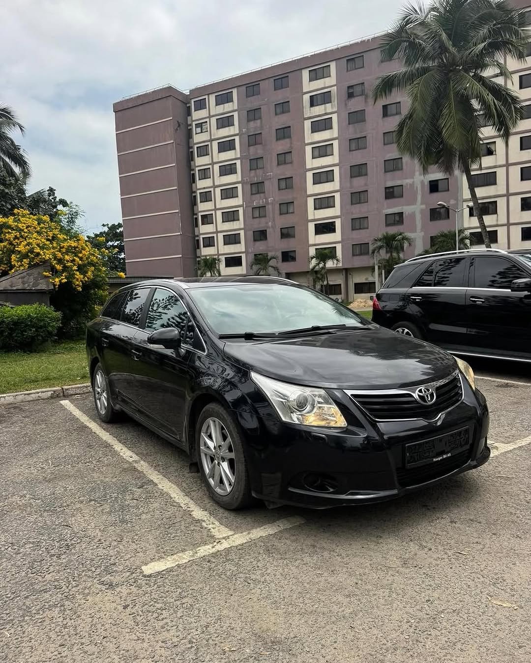 Drive Home a Flawless 2010 Toyota Avensis