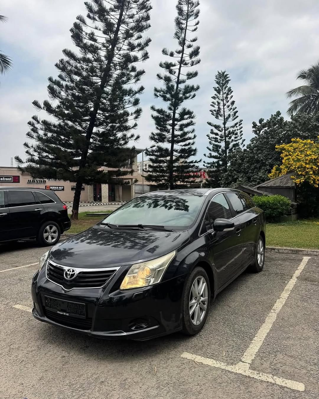 Drive Home a Flawless 2010 Toyota Avensis