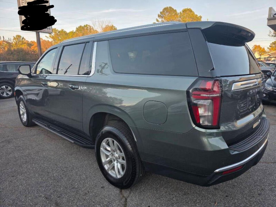 V8 Presence: Own the Premium Lane