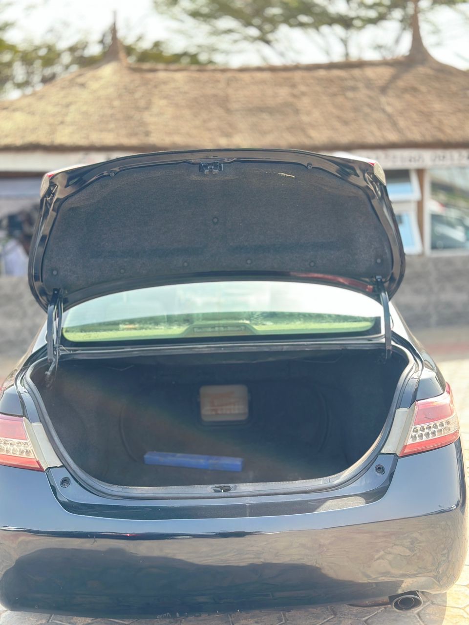 2010 Black Camry: Unbeatable Value at 12.2M