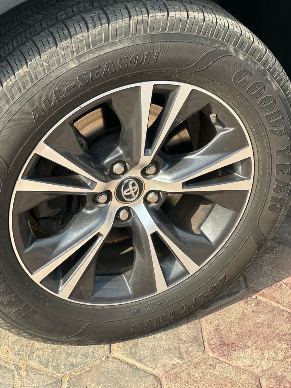 2019 Toyota Highlander: Luxury SUV, 42M