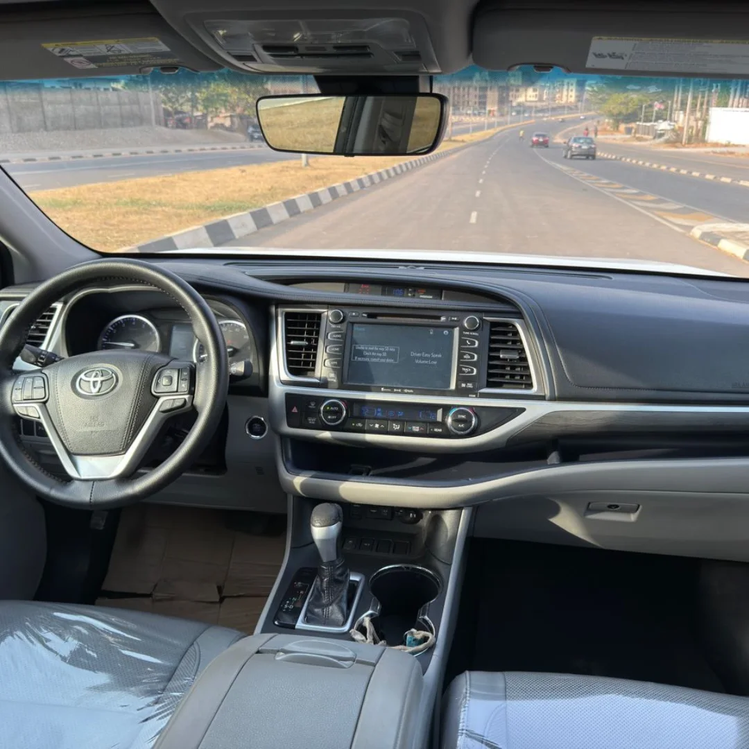 Luxury 2018 Toyota Highlander: Perfect & Ready Now