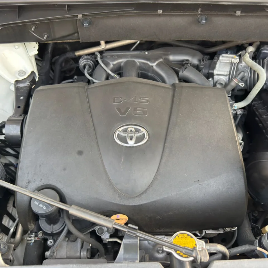 Luxury 2018 Toyota Highlander: Perfect & Ready Now