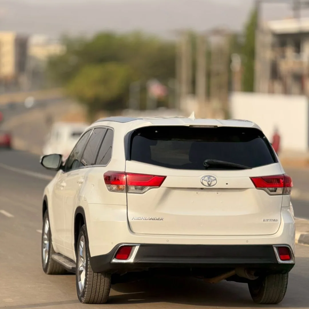 Luxury 2018 Toyota Highlander: Perfect & Ready Now