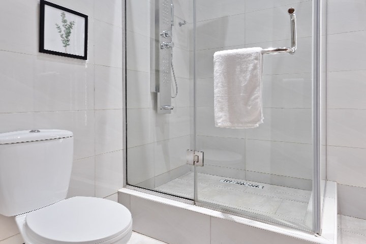 Live the Ikoyi Dream: 3BR Haven with Pool & Gym