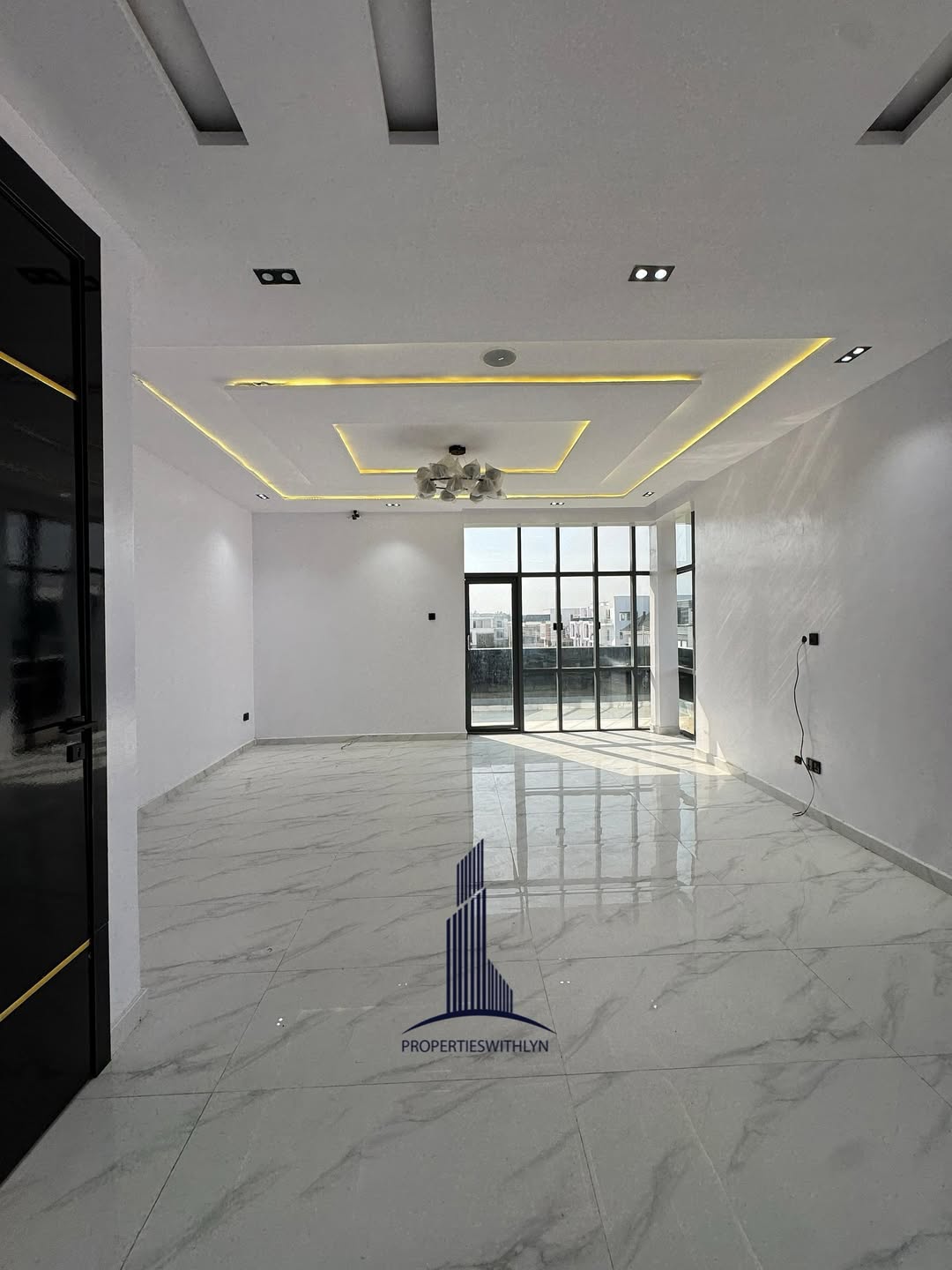 Stunning 5-Bed Duplex with Pool & Jacuzzi in Lekki