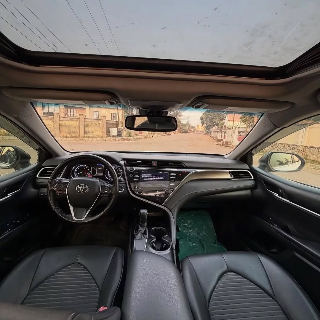 2018 Camry SE: Keyless & Wireless Charging