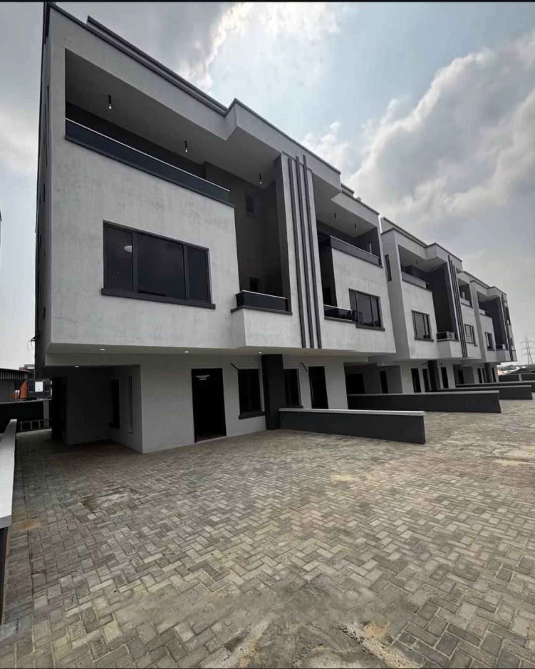 Elegant 4-Bedroom Duplex with Pool & Gym in Ogudu GRA