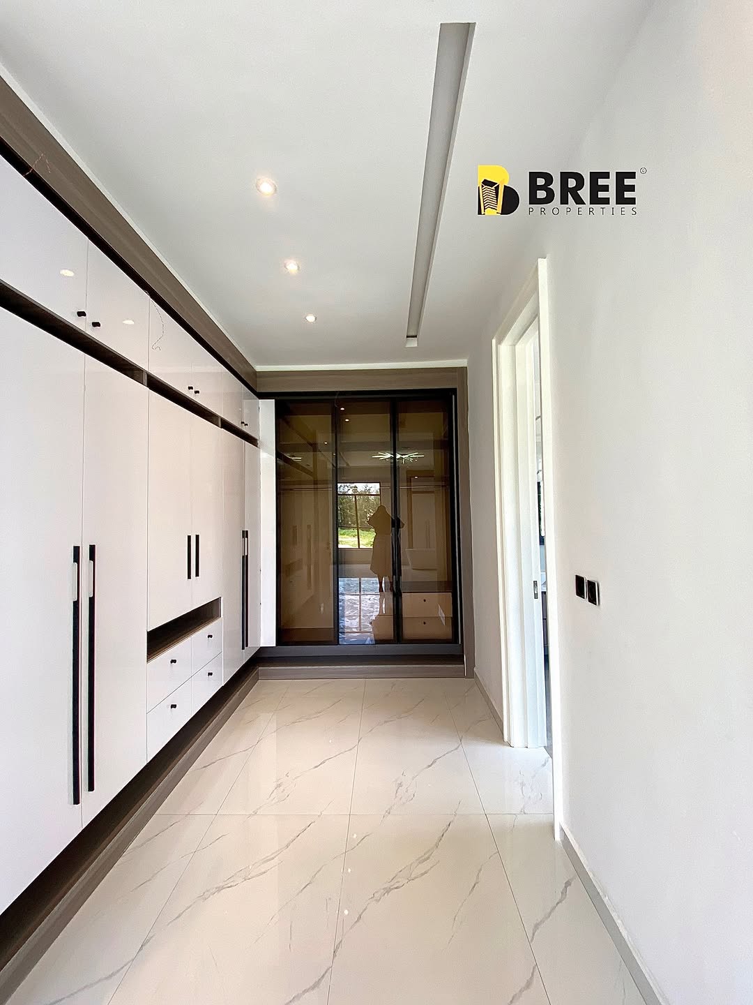 Stunning 5-Bedroom Oasis with Pool in Prime Lekki