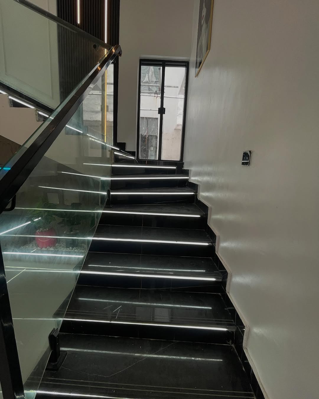 Serene Chevron Estate Gem: 6BR Duplex with Cinema & Pool