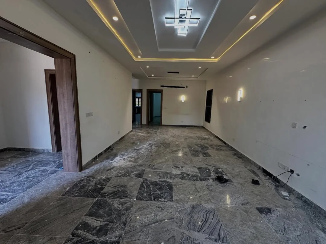 Stunning 5-Bed Terrace Duplex with BQ in Lifecamp