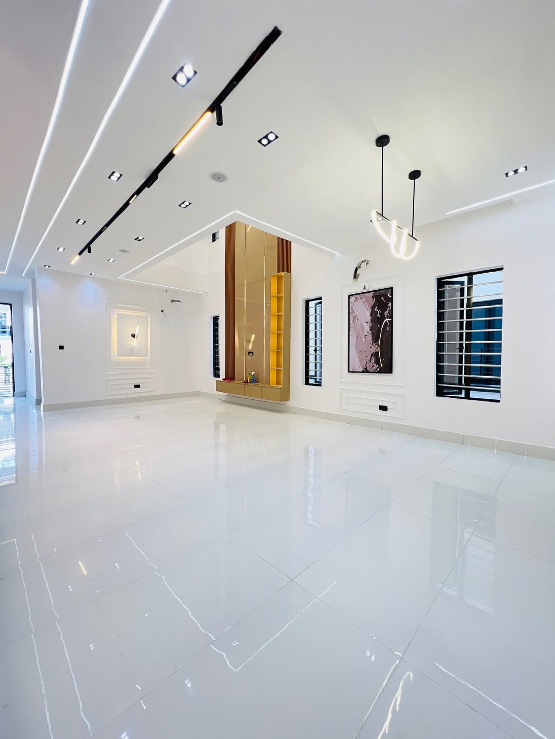 Ultimate 5-Bed Lekki Duplex with Cinema & Rooftop