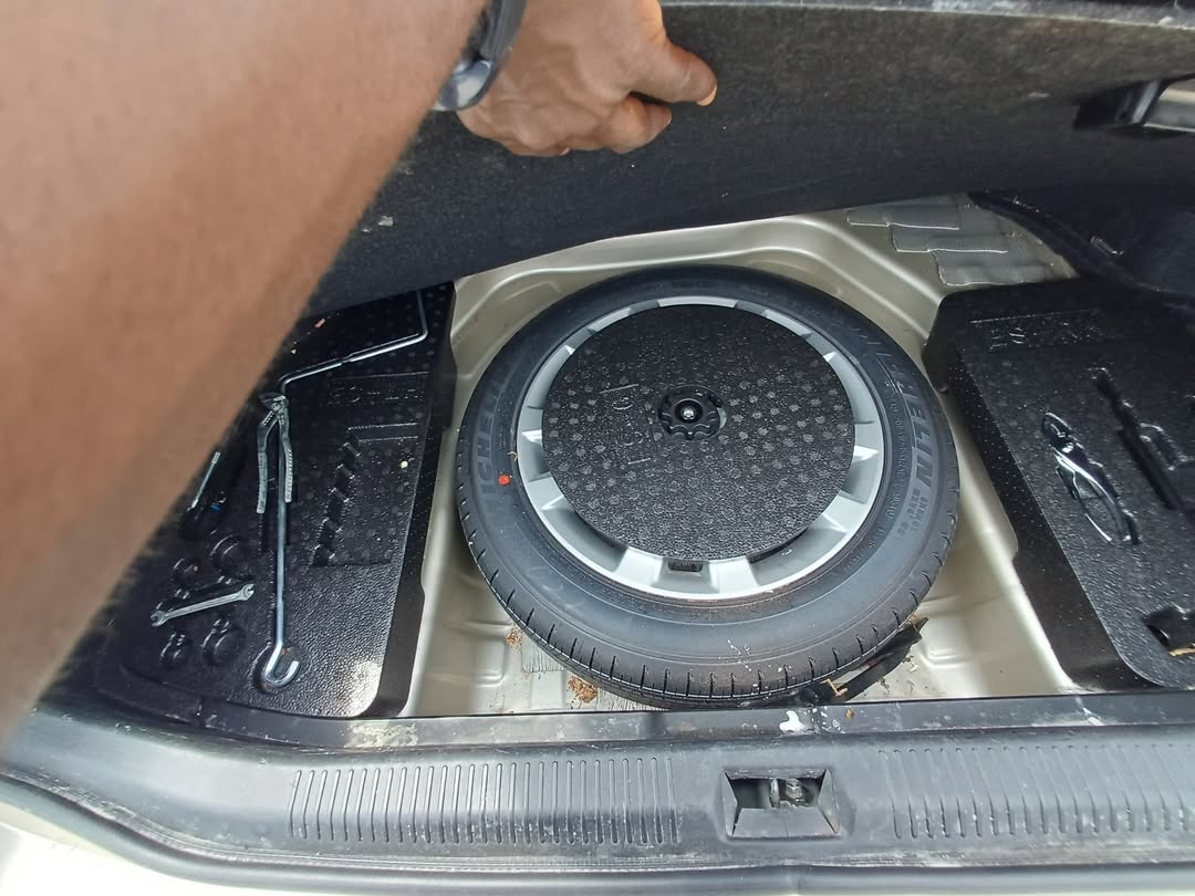 Luxury Redefined: 2011 Lexus ES 350 Full Option