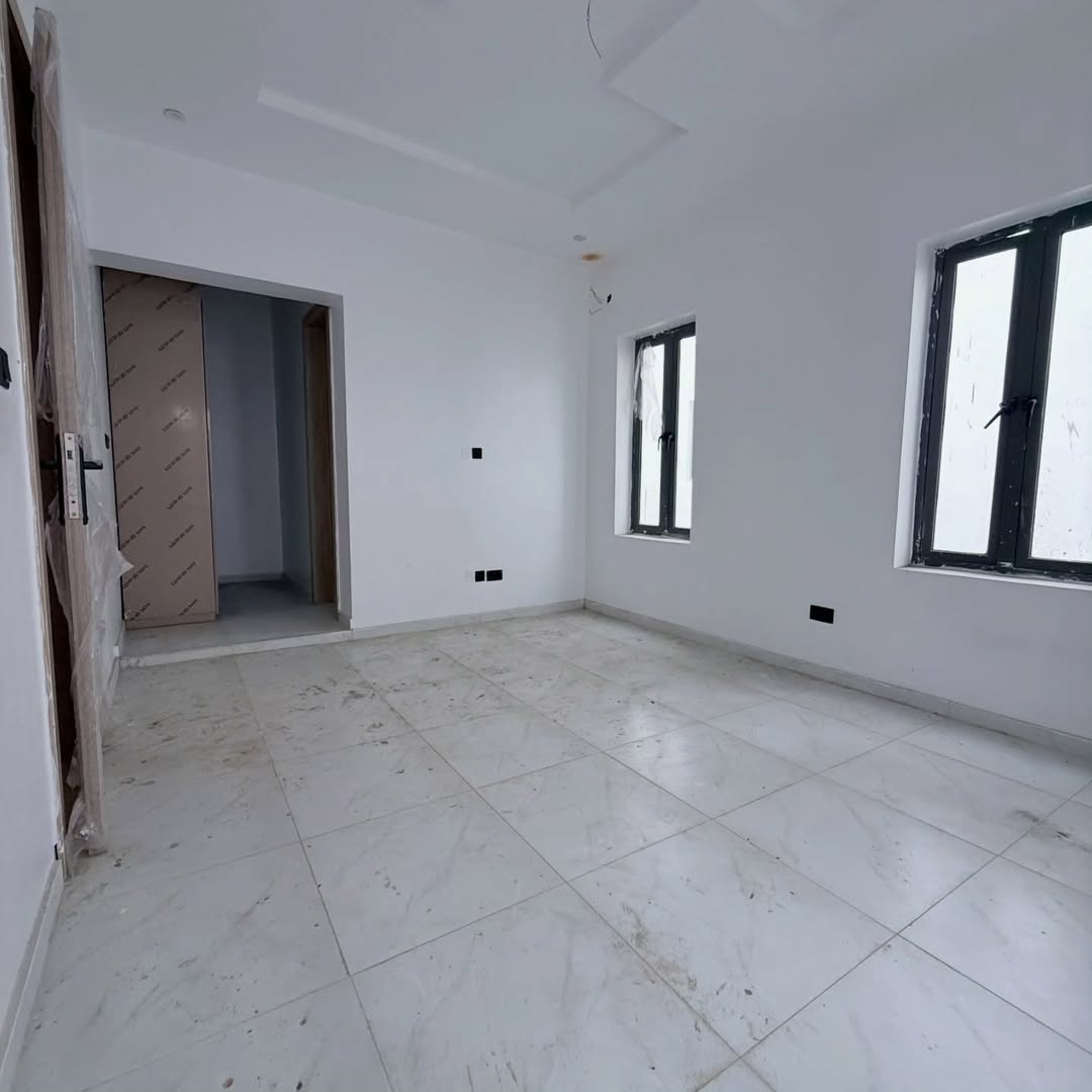 Spacious 4-Bedroom Duplex with Rooftop Oasis in Prime Ikate