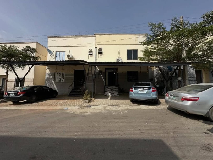 Lavish 4-Bed Terrace Duplex in Lifecamp