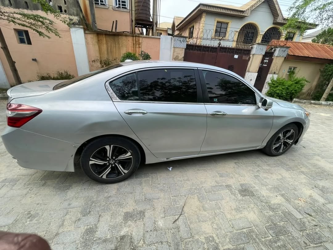 Luxury 2014 Honda Accord: Leather, Dual Screens, Accident-Free