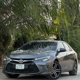2016 Toyota Camry SE: Pristine & Duty-Paid in Abuja
