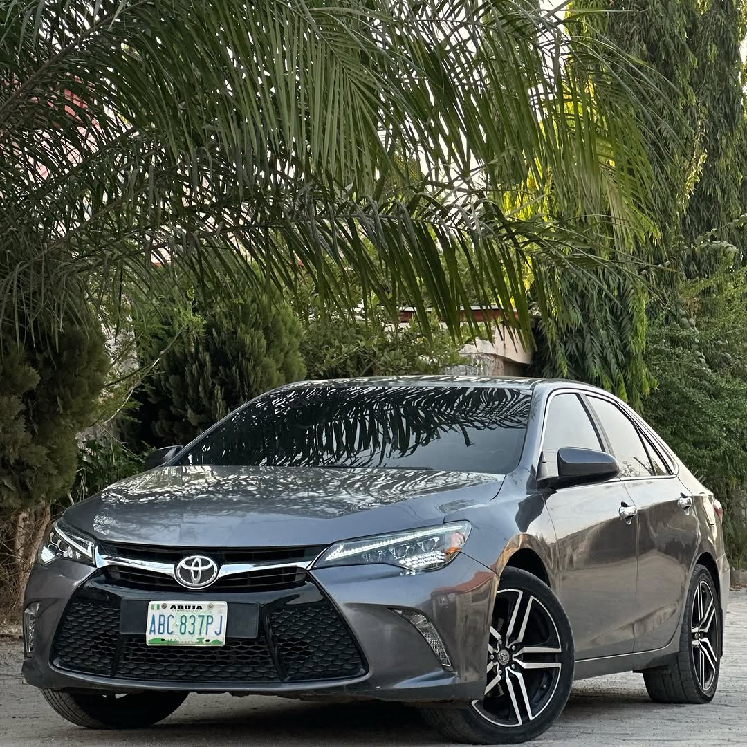 2016 Toyota Camry SE: Pristine & Duty-Paid in Abuja