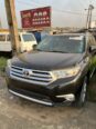2014 Toyota Highlander: Spacious 4WD Family Fortress