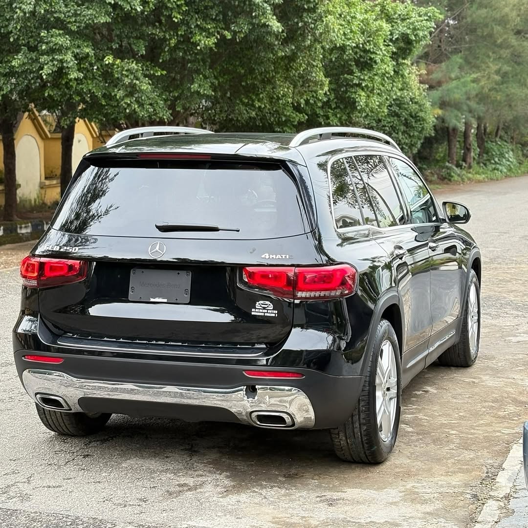 Luxury SUV: Full Option & Panoramic Roof