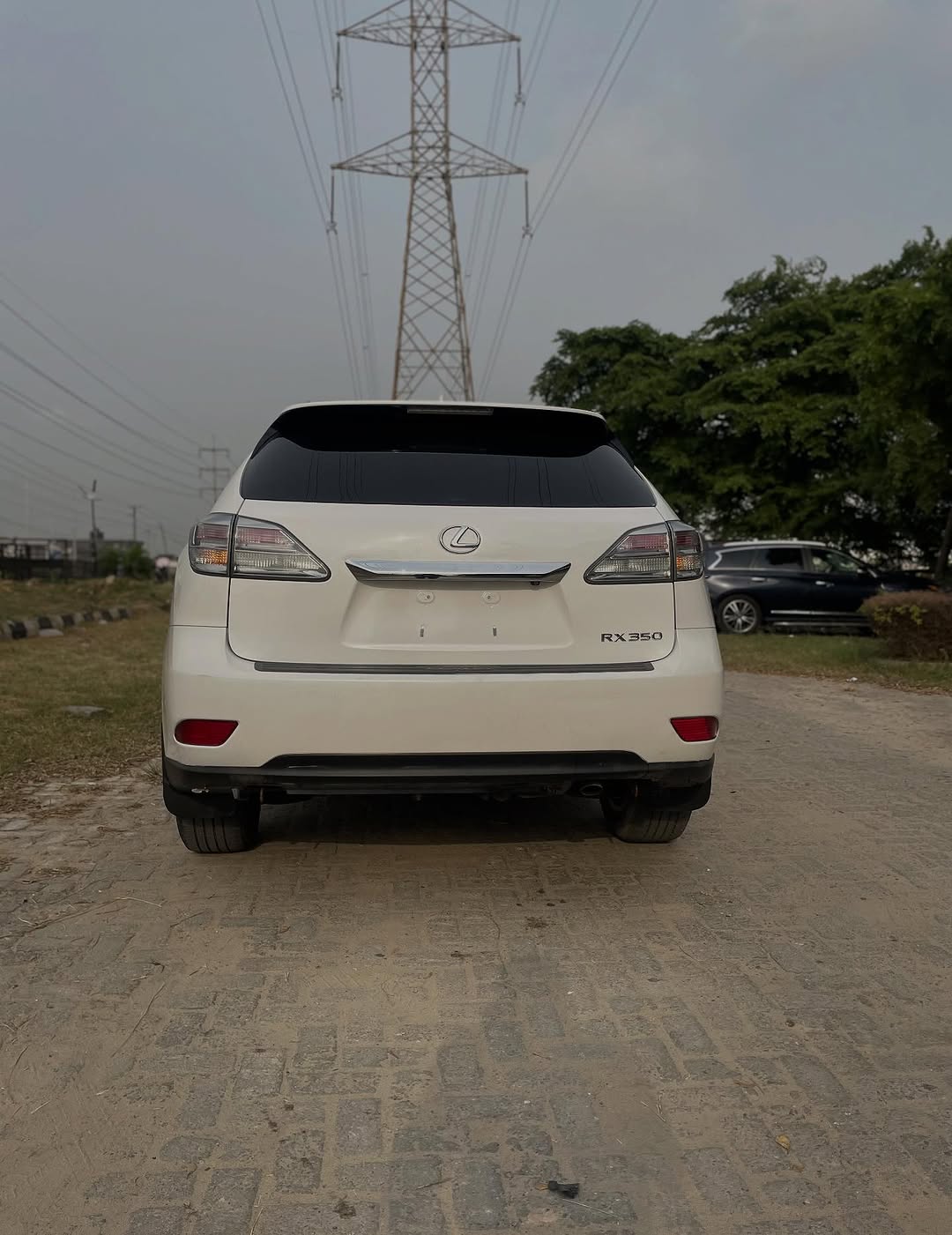 Luxury Lexus RX350: Sunroof & Tech Loaded