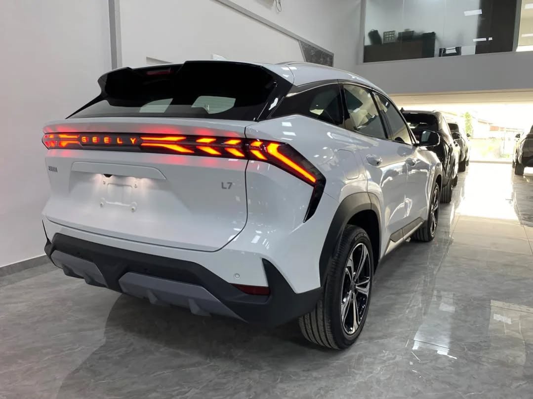 Unleash Dual Power: 2024 Geely Galaxy L7