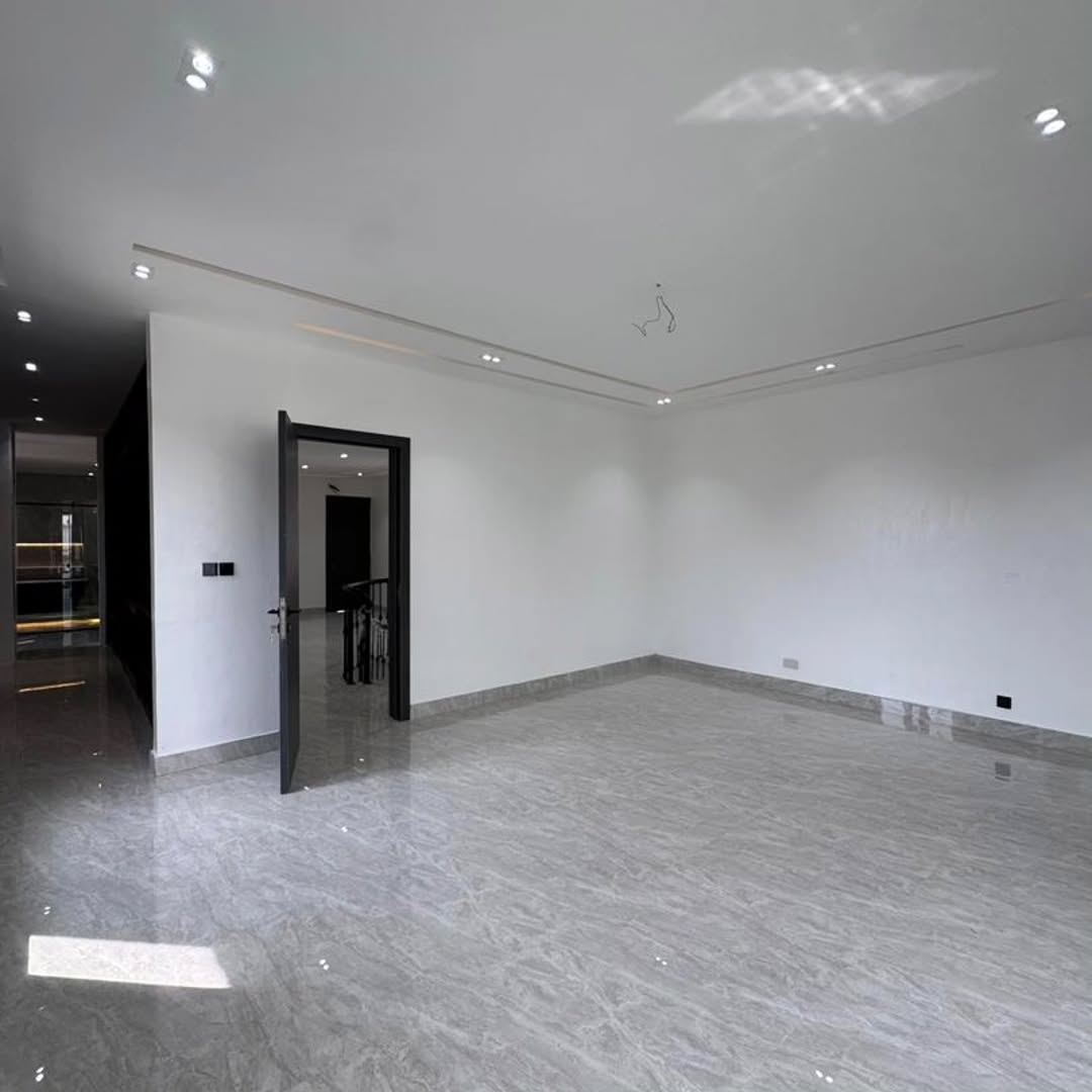 Ultimate 5-Bed Duplex with Private Pool & Rooftop Cinema