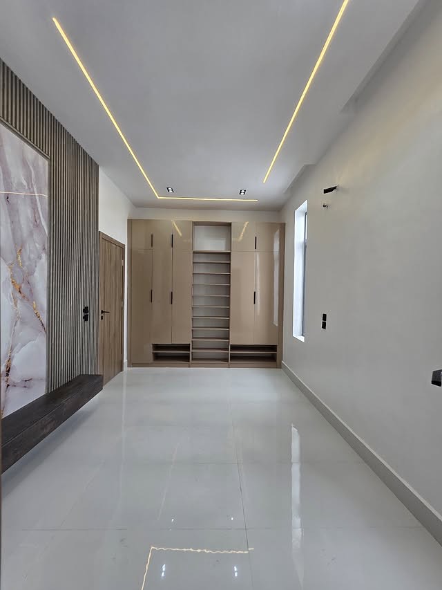 Luxury 5-Bed Smart Dulex with Pool in Ajah