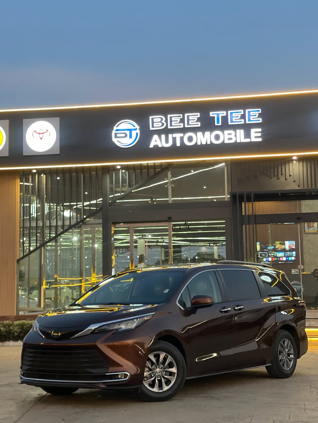 2022 Sienna Hybrid: Luxury Meets 36 MPG