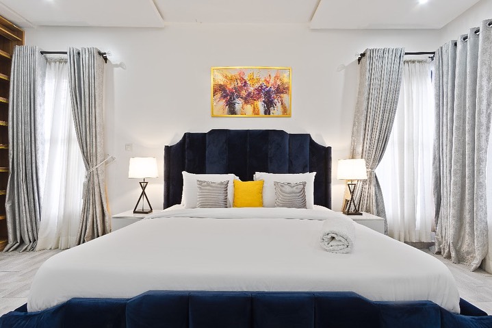 Live the Ikoyi Dream: 3BR Haven with Pool & Gym