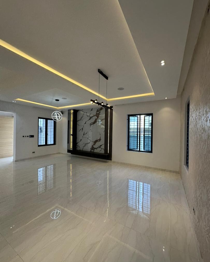 Luxury 6-Bed Dulex with Pool in Lekki Phase 1