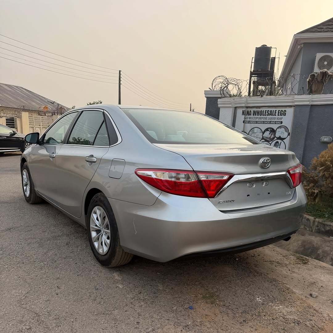 2015 Camry LE: Low Miles, Perfect, 16M