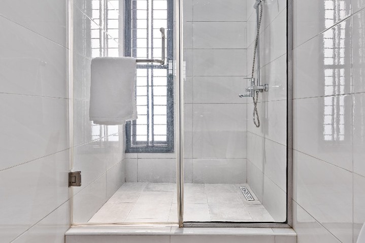 Live the Ikoyi Dream: 3BR Haven with Pool & Gym