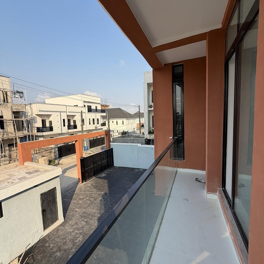 Sophisticated 2-Bed Serviced Gem in Ologolo Lekki