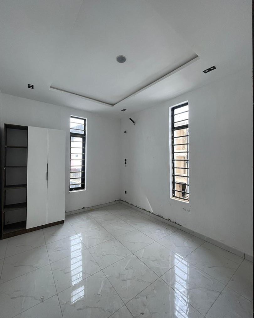 Stunning 5-Bedroom Duplex in Prime Lekki