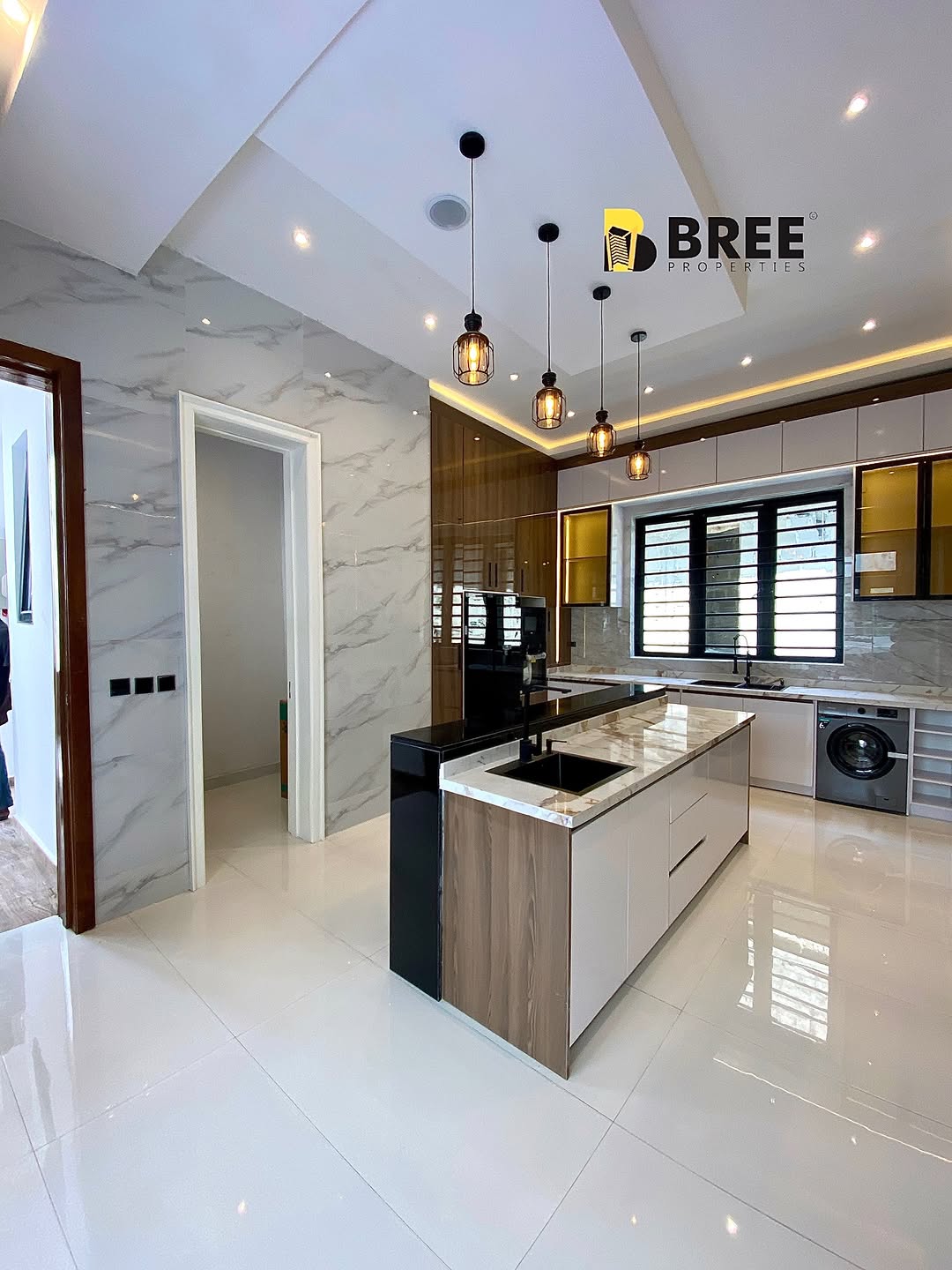 Stunning 5-Bedroom Oasis with Pool in Prime Lekki