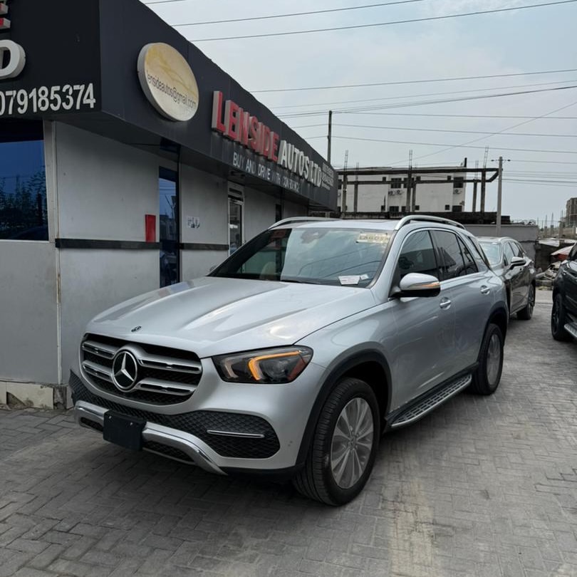 Luxury SUV: 2020 Mercedes GLE 350 w/ Panoramic Roof
