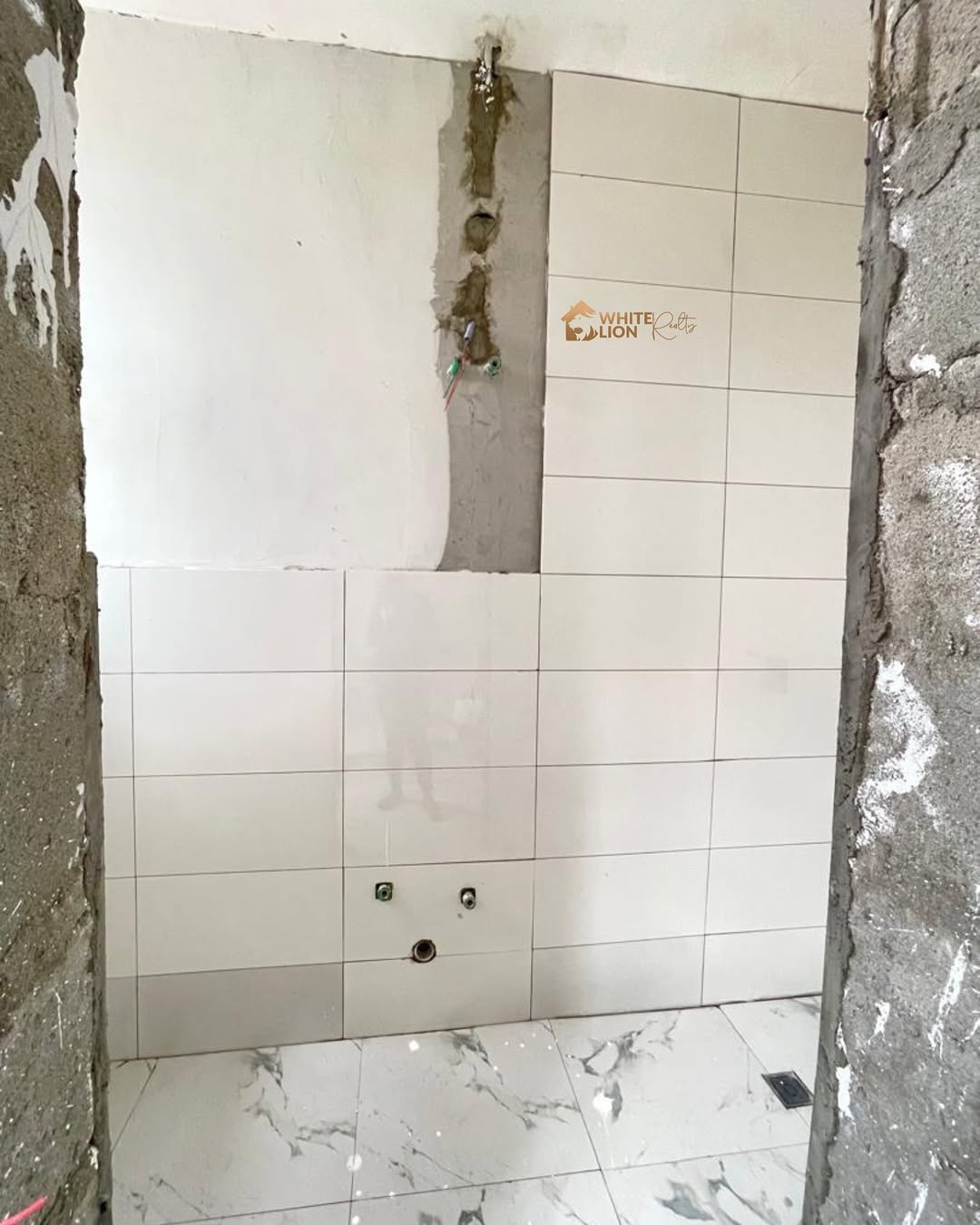 Lekki Phase 1 Gem: Spacious 2-Bed Maisonette with C of O